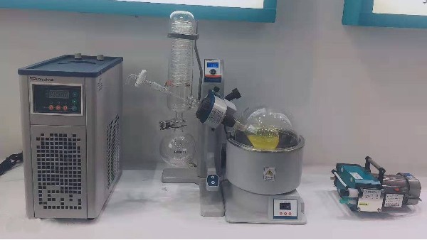 旋轉蒸發(fā)器的工作原理與使用方法